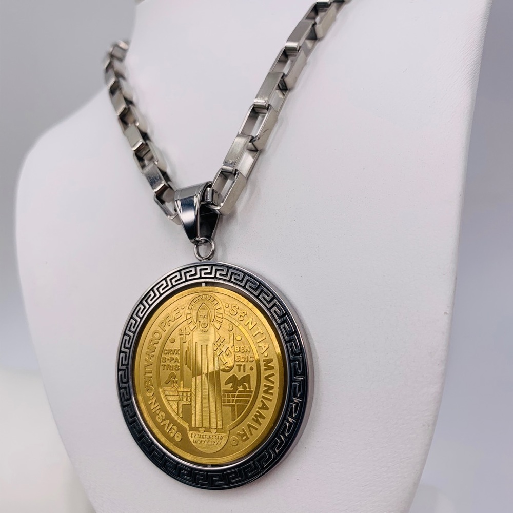San Benito Swivel and stainless steel chain